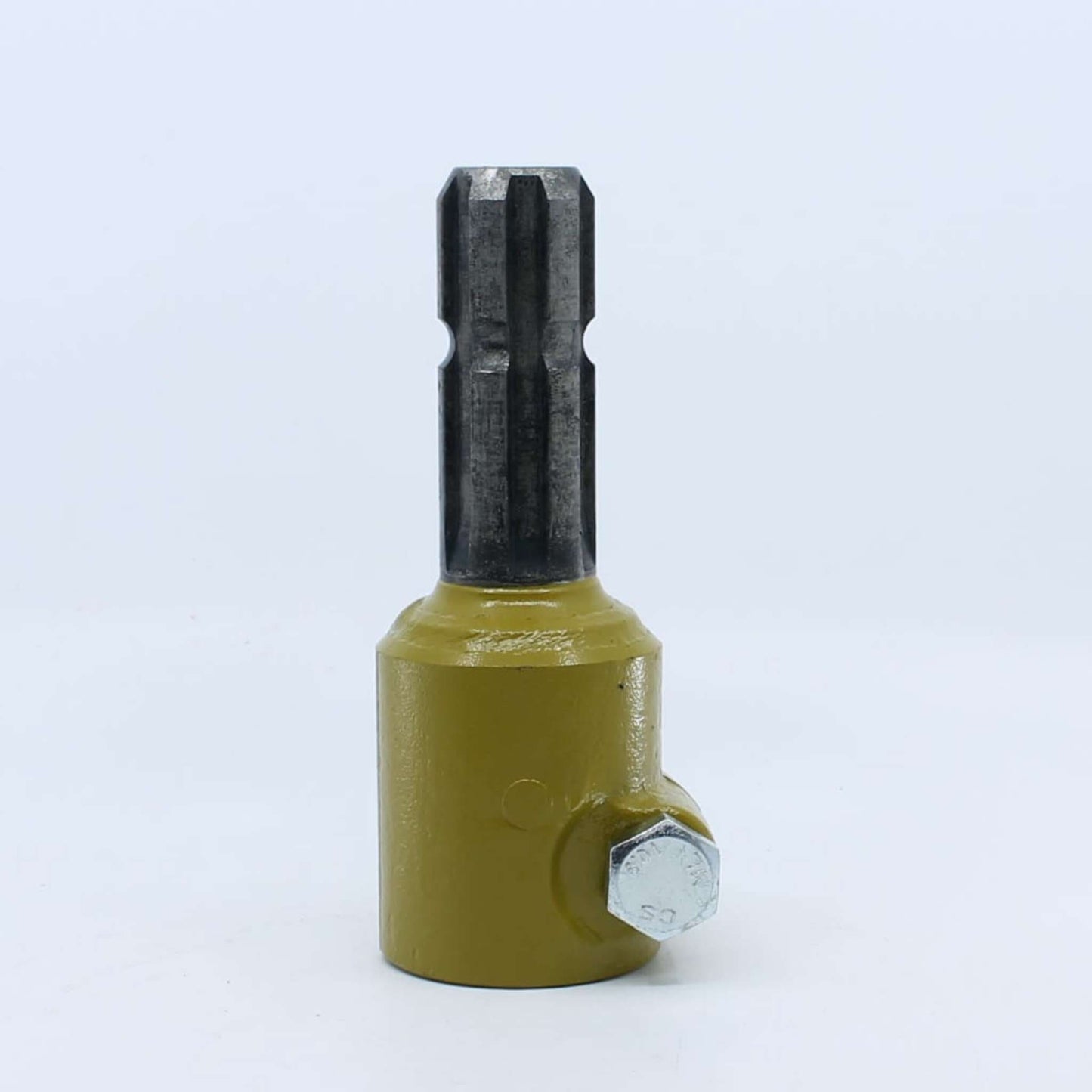 Adaptador estriado para toma de fuerza agrícola con entrada hembra de 1 3/4 pulgadas Z6 y salida macho de 1 3/8 pulgadas Z6.