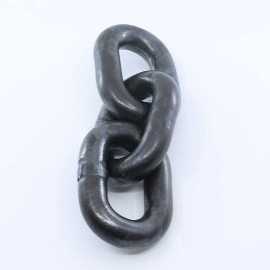 Cadena de acero de alta resistencia, Grado 80 (G80), con un diámetro de 19 mm, diseñada para desbrozadoras y maquinaria agrícola pesada.