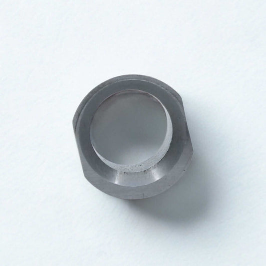 Casquillo cónico pequeño para púas cargas pacas reforzadas de 35 mm. Casquillo de acero de alta resistencia.