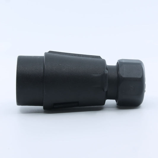 Conector eléctrico macho (enchufe) de 7 pines, fabricado en plástico, compatible con remolques y maquinaria agrícola.