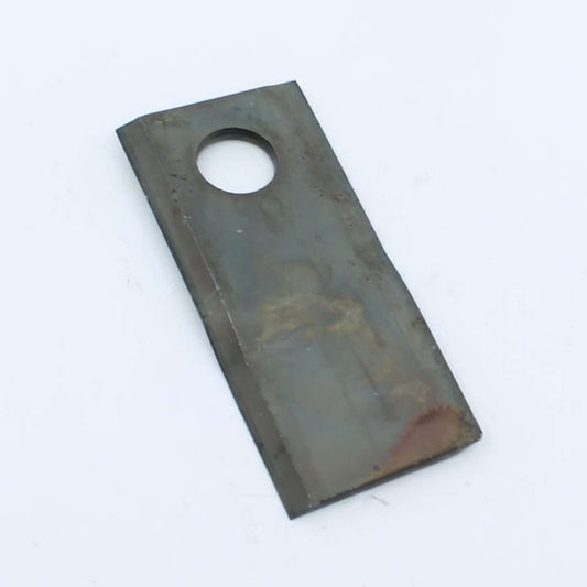 Cuchilla de corte derecha adaptable para segadora Fella. Giro horario, referencias 134308 y 123707 con medidas 112 x 48 mm.