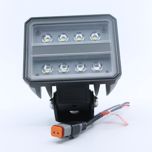 Faro de trabajo LED cuadrado (4.400 lúmenes, 40 W) para 12-24 V, con 8 LEDs, que funciona a 10-30 VDC, con homologación E9, ideal para tractores y maquinaria agrícola.