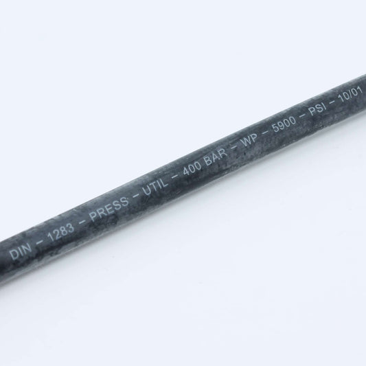 Latiguillo flexible de alta presión para bomba de engrase manual o neumática. Presión de trabajo 400 bar (5900 PSI) con conexión roscada M10x1.