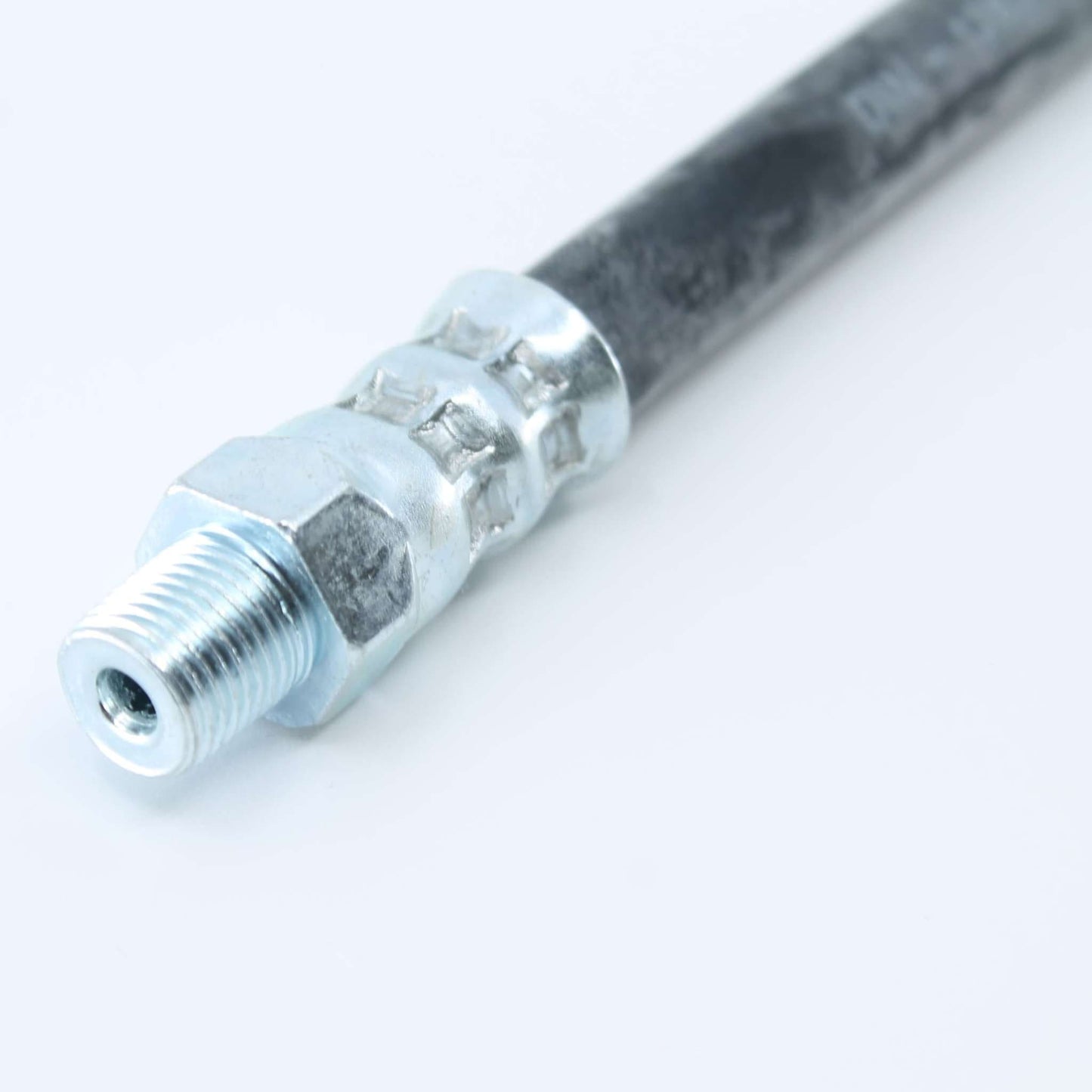 Latiguillo flexible de alta presión para bomba de engrase manual o neumática. Presión de trabajo 400 bar (5900 PSI) con conexión roscada M10x1.