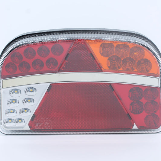 Piloto trasero derecho LED con triángulo para remolque. 6 funciones, 12-24 V, IP64 y homologación E4.