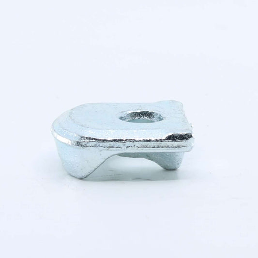 Soporte de púa inferior macizo o pletina de asiento de acero cincado para hilerador, hileradora o rastrillo de doble rotor.