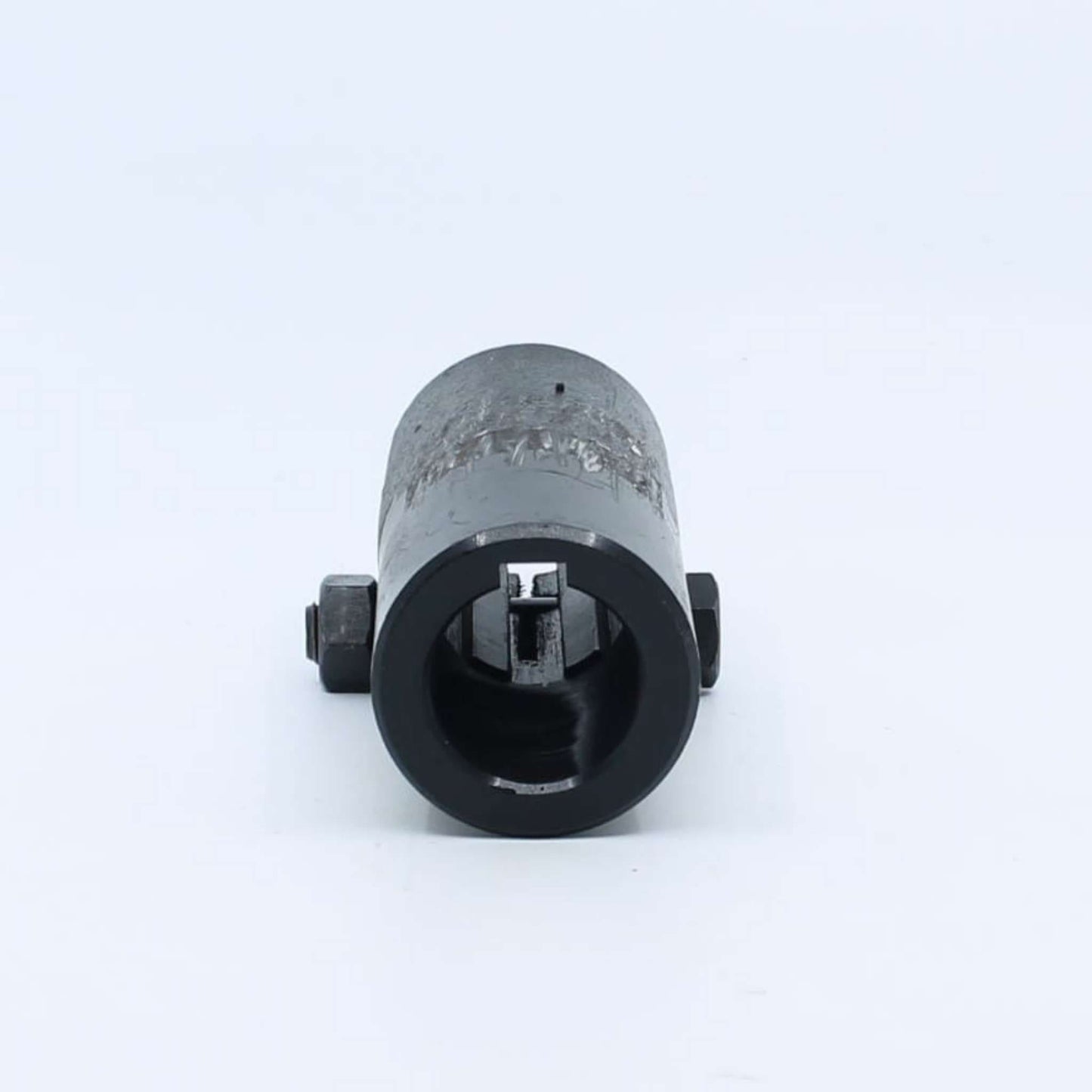 Adaptador de motor hidráulico para eje liso de 32 mm a hembra estriada de 1 3/8 pulgadas Z6 con apriete por mordaza.
