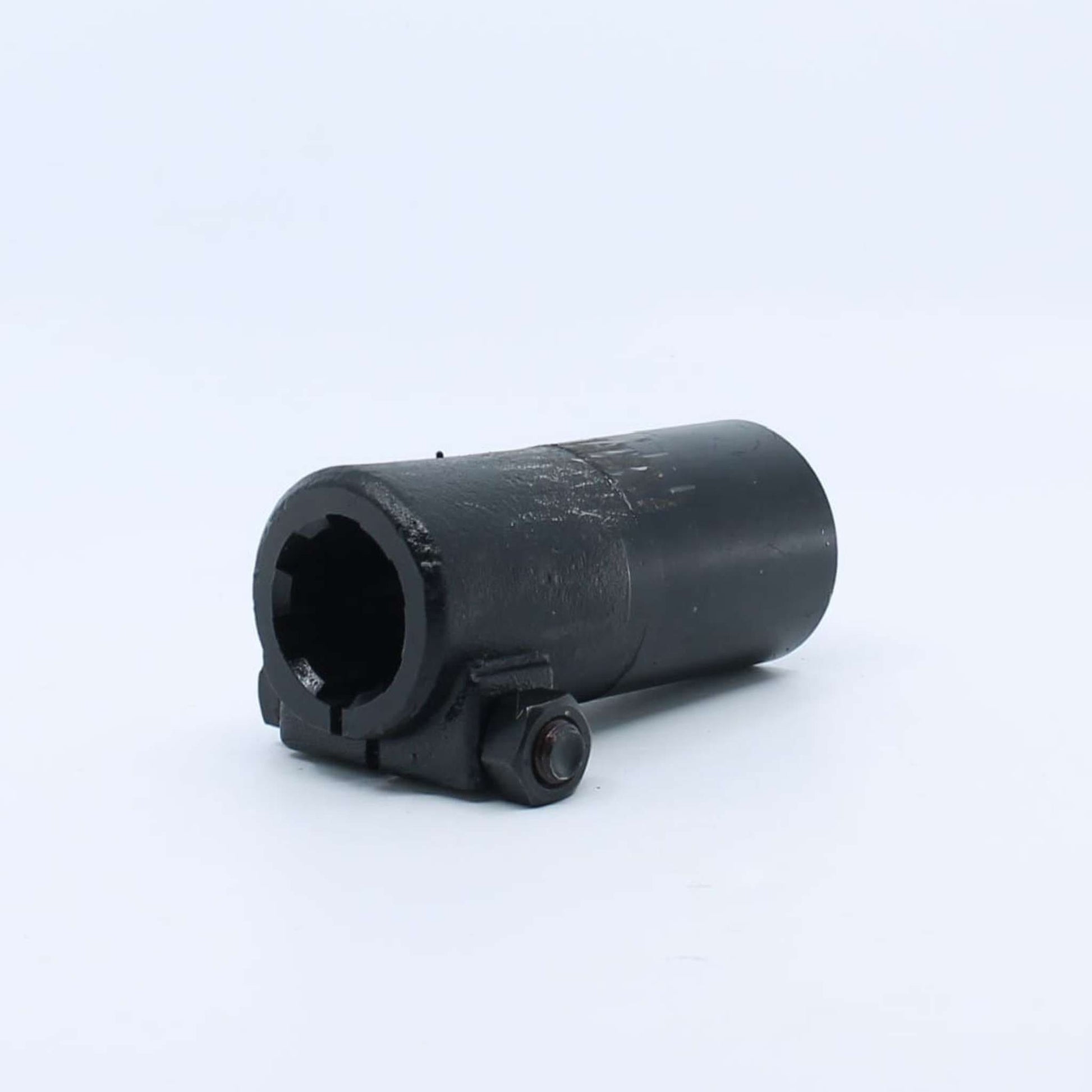 Adaptador de motor hidráulico para eje liso de 32 mm a hembra estriada de 1 3/8 pulgadas Z6 con apriete por mordaza.