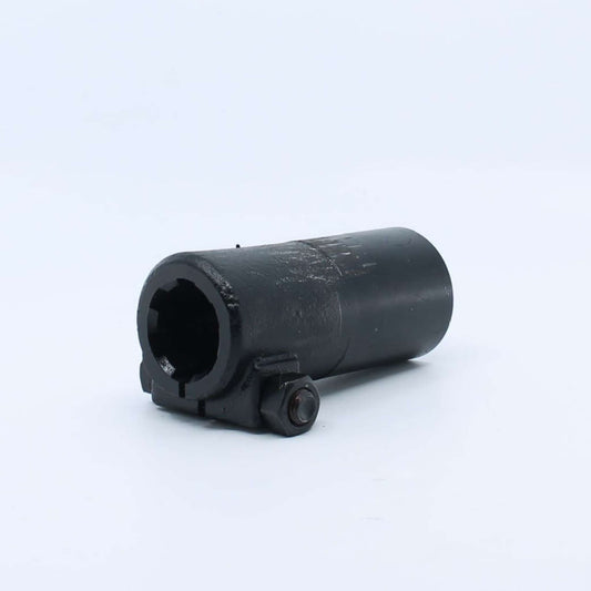 Adaptador de motor hidráulico para eje liso de 32 mm a hembra estriada de 1 3/8 pulgadas Z6 con apriete por mordaza.