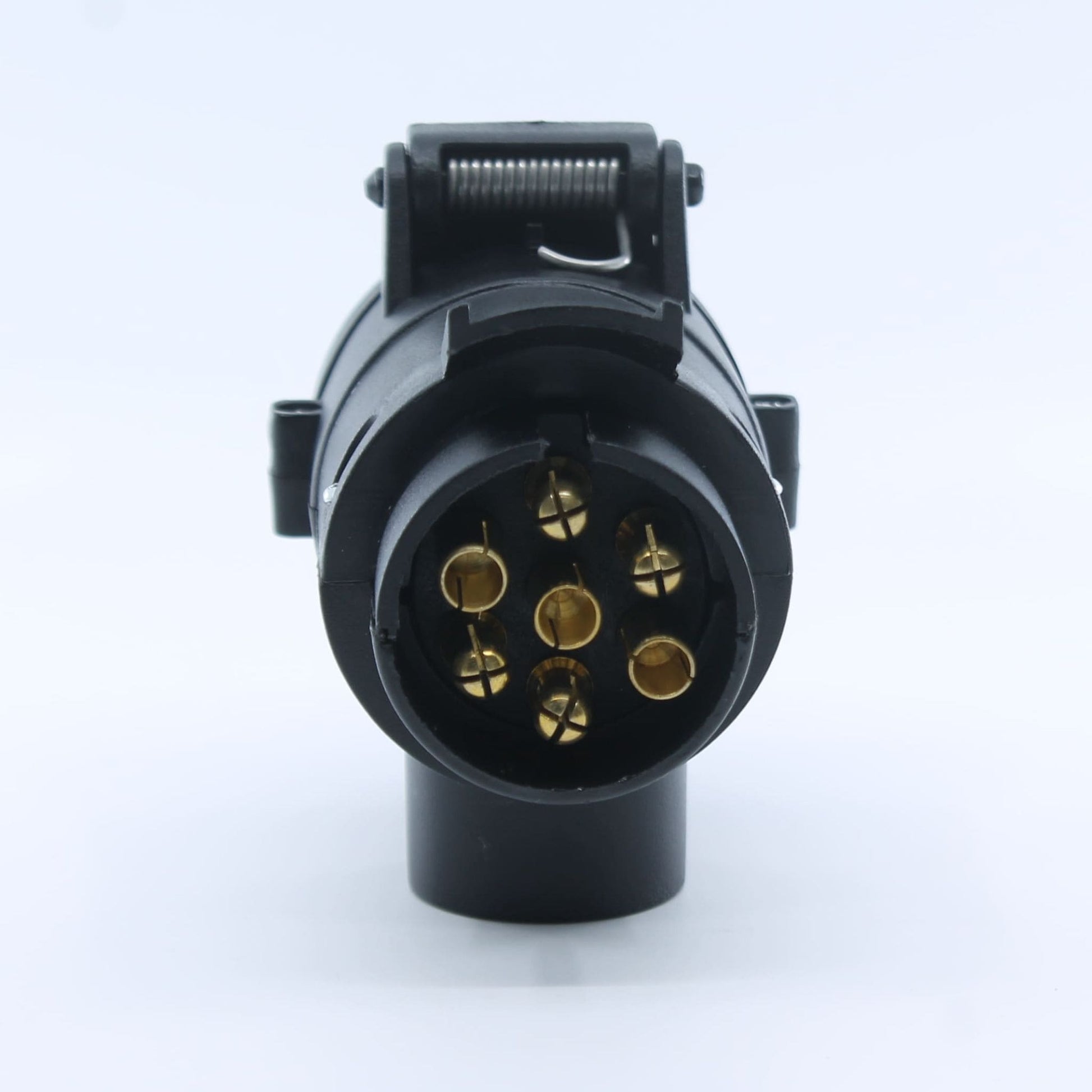 Adaptador conversor de conexión eléctrica para remolque, de 7 pines macho a 13 pines hembra, fabricado en plástico resistente. Compatible con turismos, vehículos agrícolas, tractores, camiones y furgonetas.