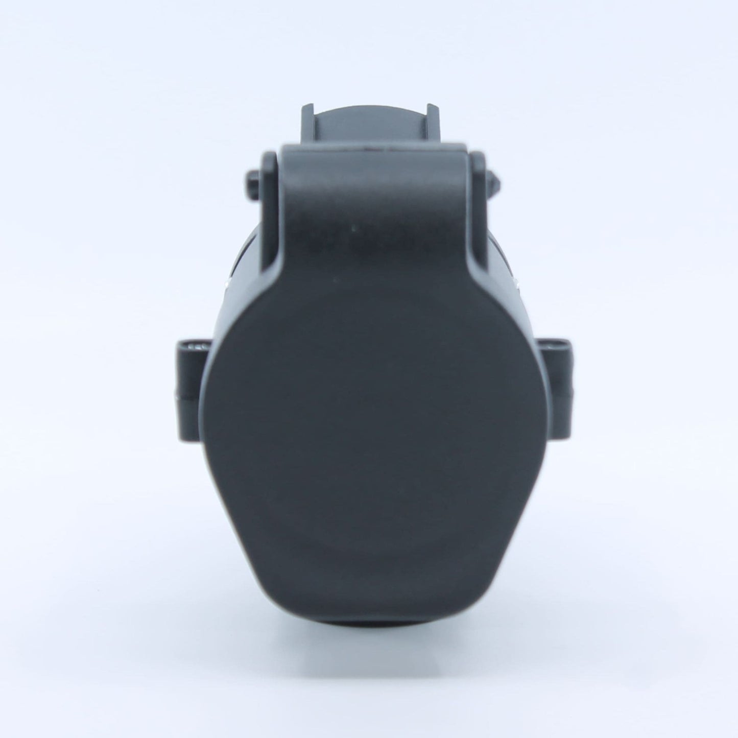 Adaptador conversor de conexión eléctrica para remolque, de 7 pines macho a 13 pines hembra, fabricado en plástico resistente. Compatible con turismos, vehículos agrícolas, tractores, camiones y furgonetas.