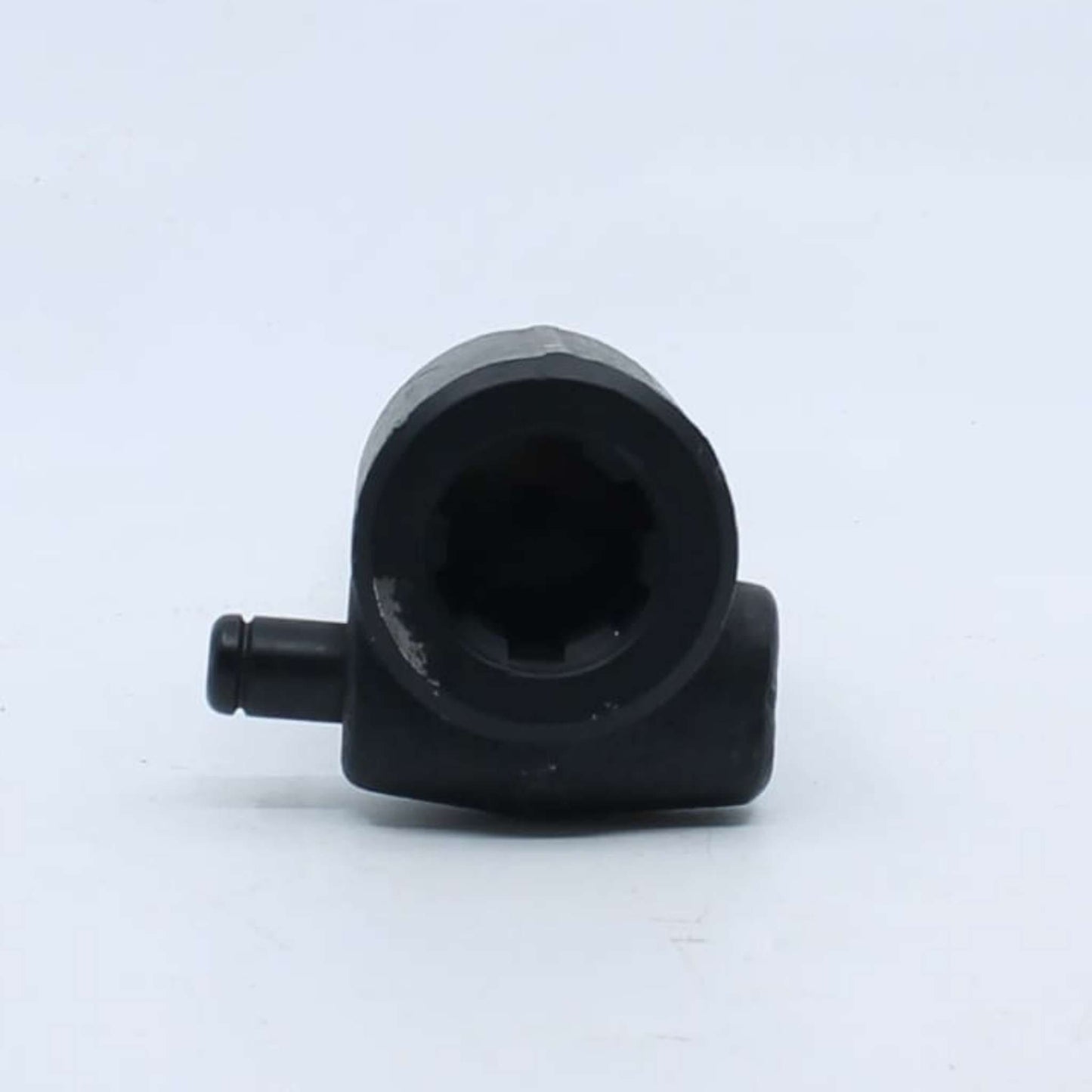 Adaptador estriado para toma de fuerza agrícola con entrada hembra de 1 1/8 pulgadas Z6 y salida macho de 1 3/8 pulgadas Z6.