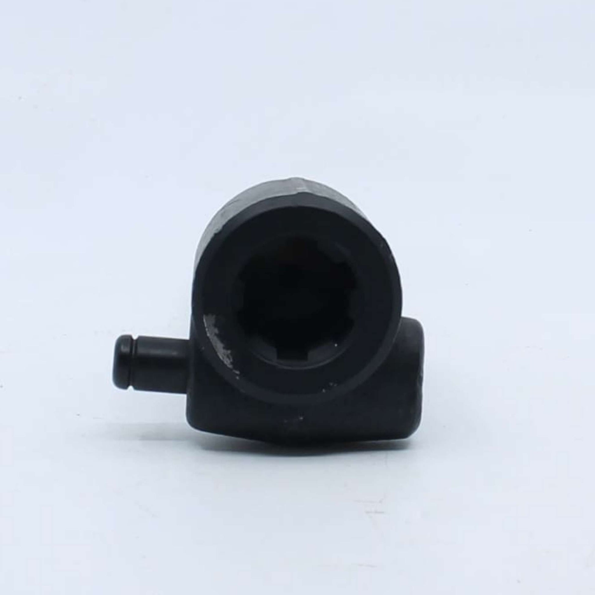 Adaptador estriado para toma de fuerza agrícola con entrada hembra de 1 1/8 pulgadas Z6 y salida macho de 1 3/8 pulgadas Z6.