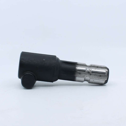 Adaptador estriado para toma de fuerza agrícola con entrada hembra de 1 1/8 pulgadas Z6 y salida macho de 1 3/8 pulgadas Z6.
