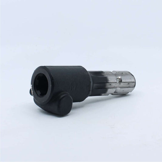 Adaptador estriado para toma de fuerza agrícola con entrada hembra de 1 1/8 pulgadas Z6 y salida macho de 1 3/8 pulgadas Z6.