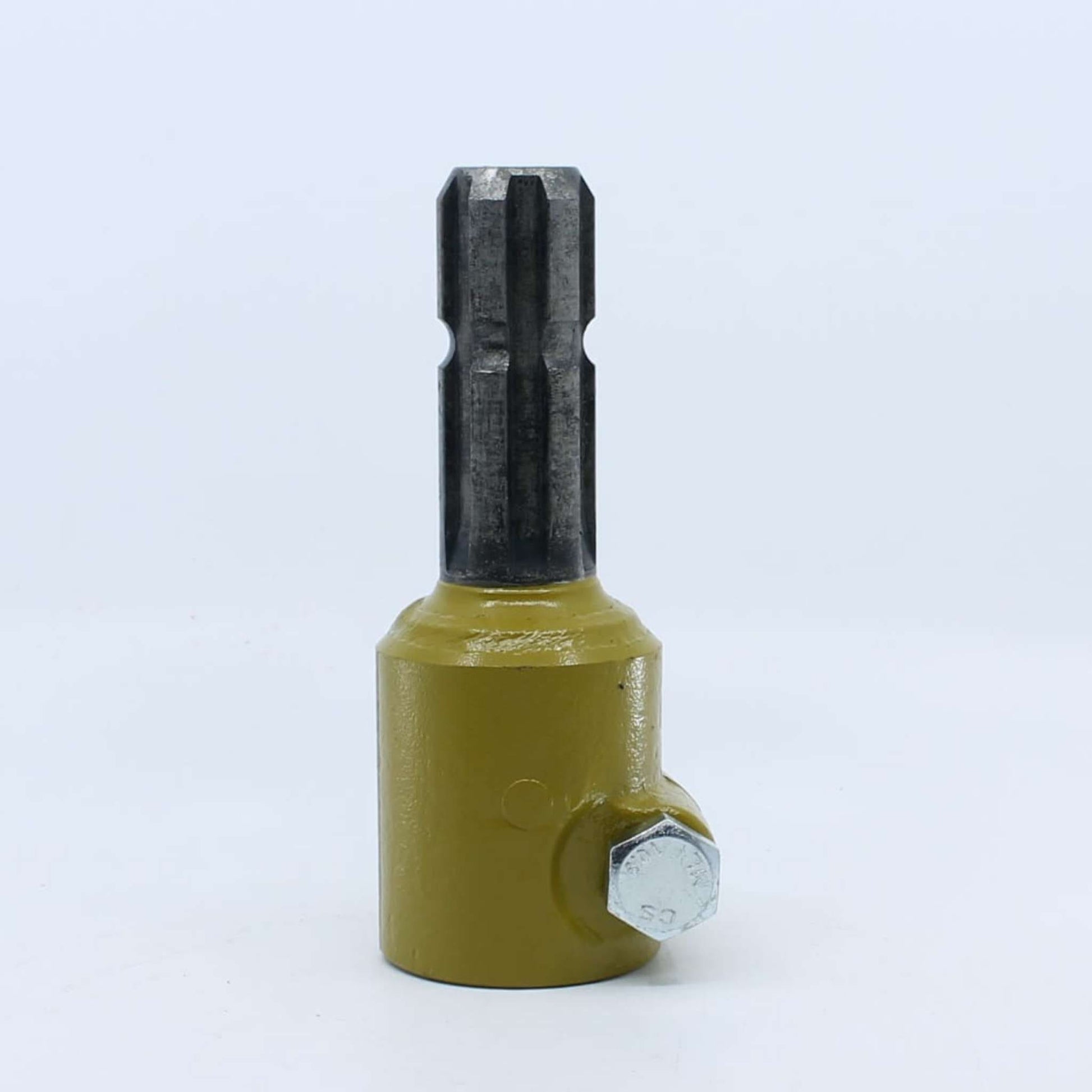 Adaptador estriado para toma de fuerza agrícola con entrada hembra de 1 3/4 pulgadas Z6 y salida macho de 1 3/8 pulgadas Z6.
