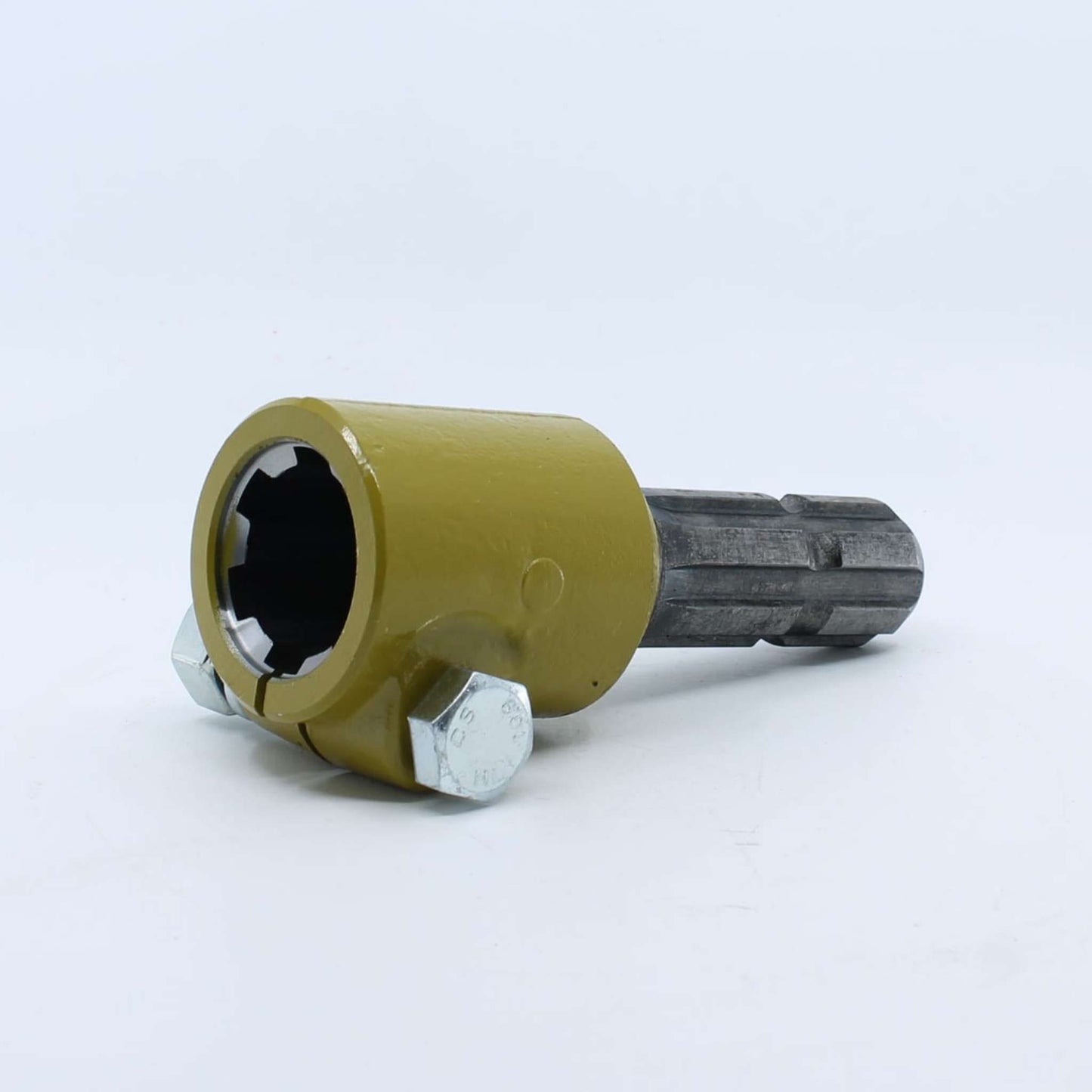Adaptador estriado para toma de fuerza agrícola con entrada hembra de 1 3/4 pulgadas Z6 y salida macho de 1 3/8 pulgadas Z6.