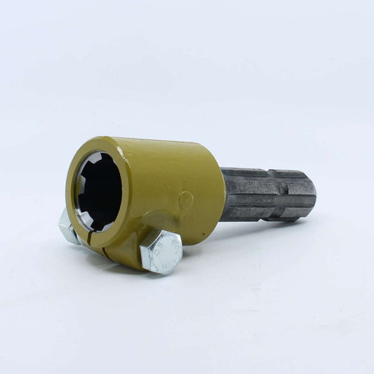 Adaptador estriado para toma de fuerza agrícola con entrada hembra de 1 3/4 pulgadas Z6 y salida macho de 1 3/8 pulgadas Z6.