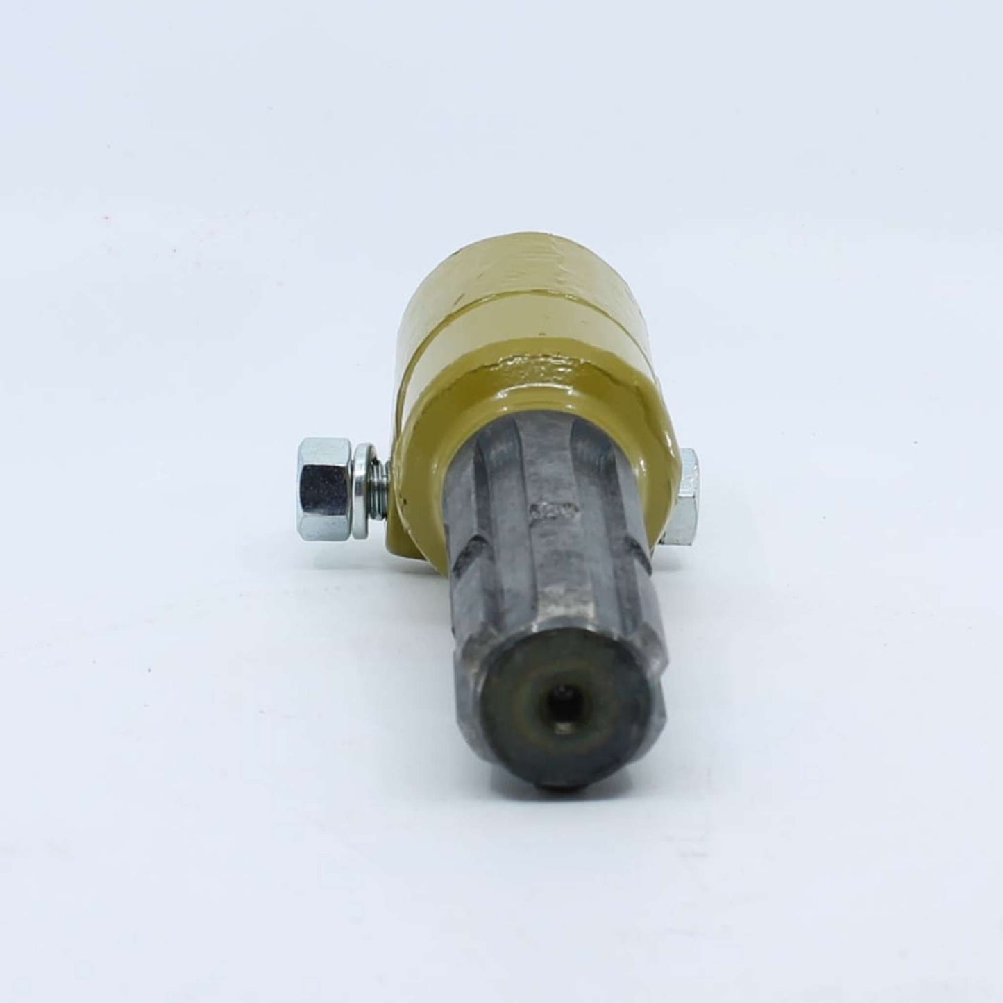 Adaptador estriado para toma de fuerza agrícola con entrada hembra de 1 3/8 pulgadas Z21 y salida macho de 1 3/8 pulgadas Z6.