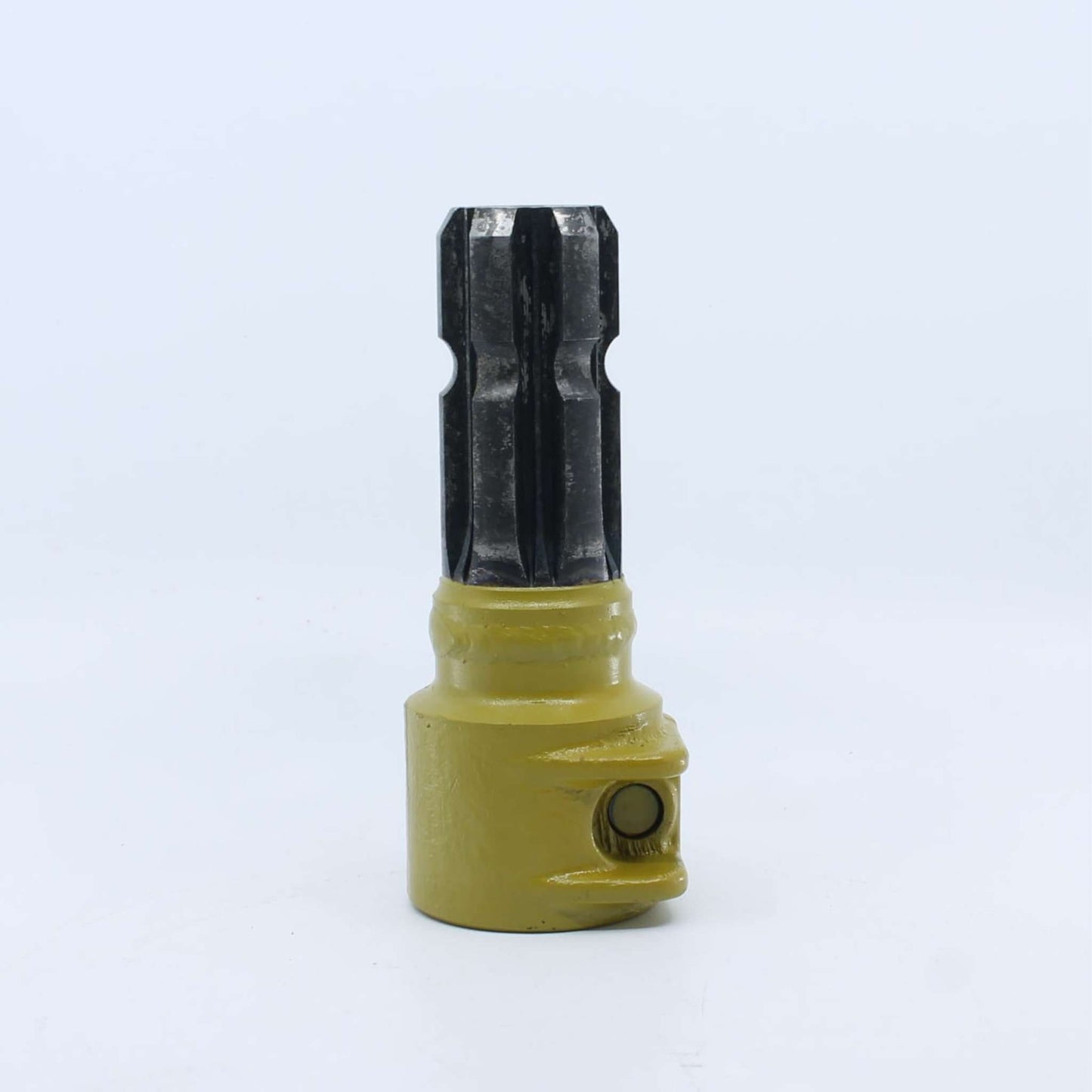 Adaptador estriado para toma de fuerza agrícola con entrada hembra de 1 3/8 pulgadas Z6 y salida macho de 1 3/4 pulgadas Z6.