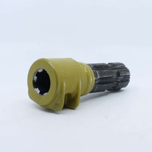 Adaptador estriado para toma de fuerza agrícola con entrada hembra de 1 3/8 pulgadas Z6 y salida macho de 1 3/4 pulgadas Z6.