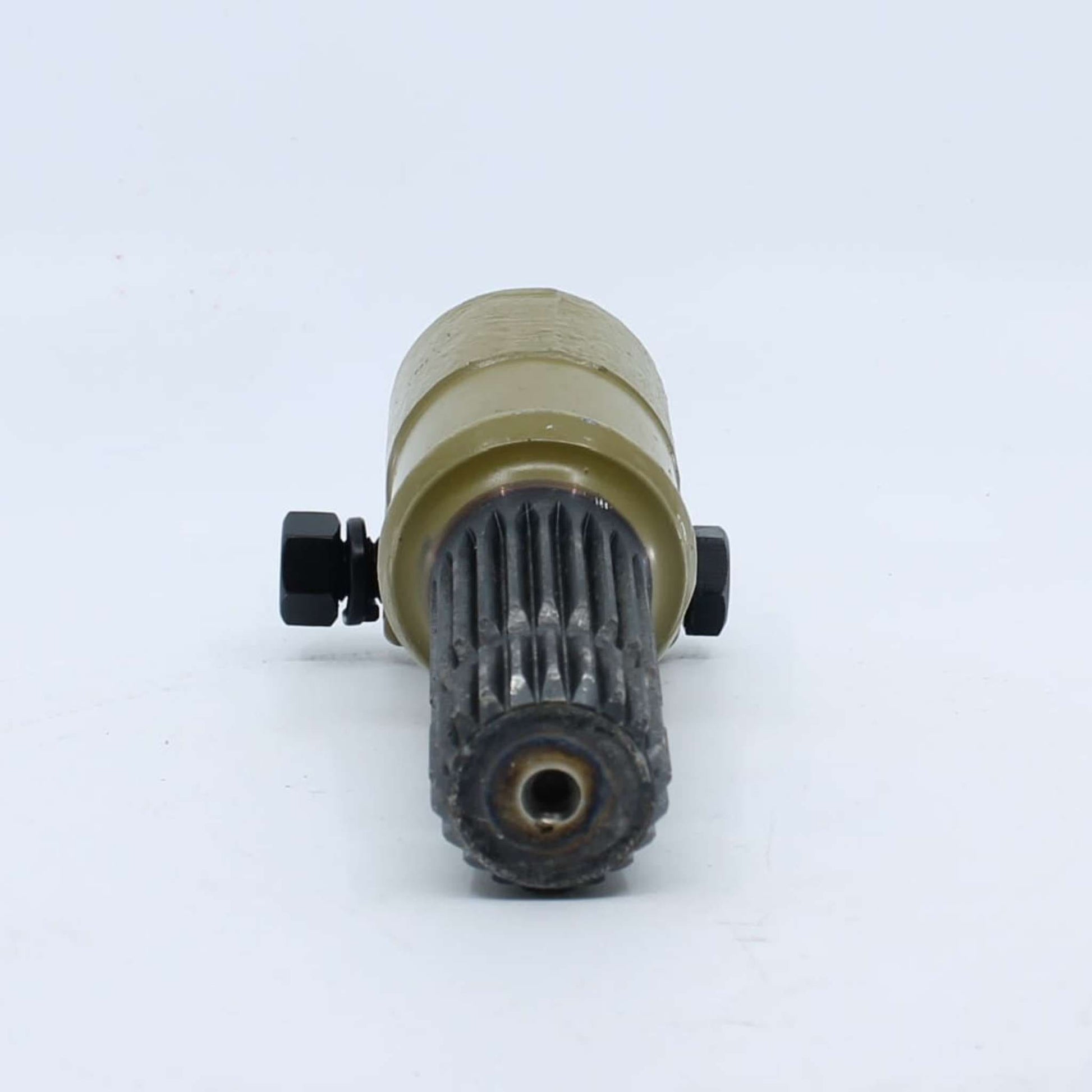 Adaptador estriado para toma de fuerza agrícola con entrada hembra de 1 3/8 pulgadas Z6 y salida macho de 1 3/8 pulgadas Z21.