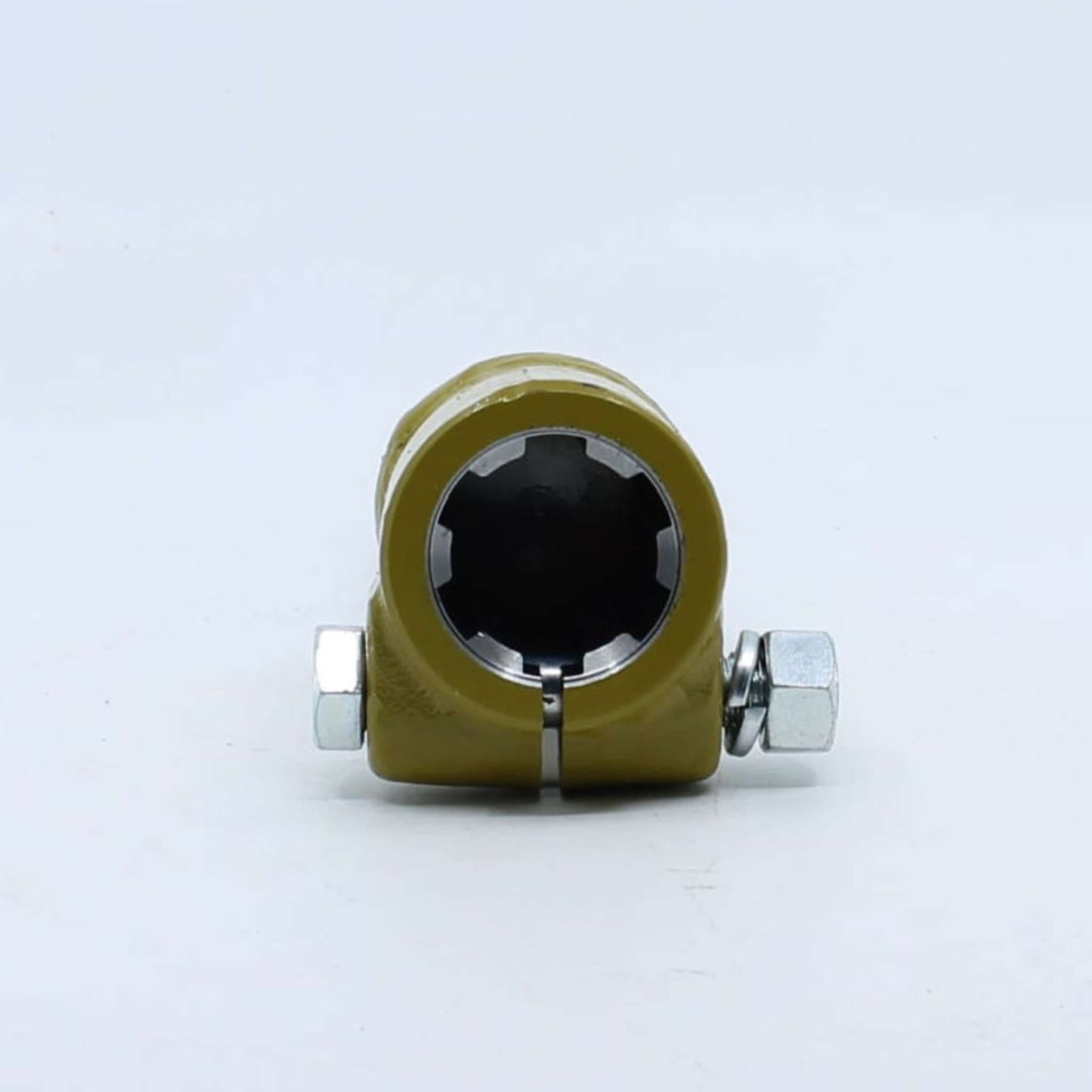Adaptador estriado para toma de fuerza agrícola con entrada hembra de 1 3/8 pulgadas Z6 y salida macho de 1 3/8 pulgadas Z6.