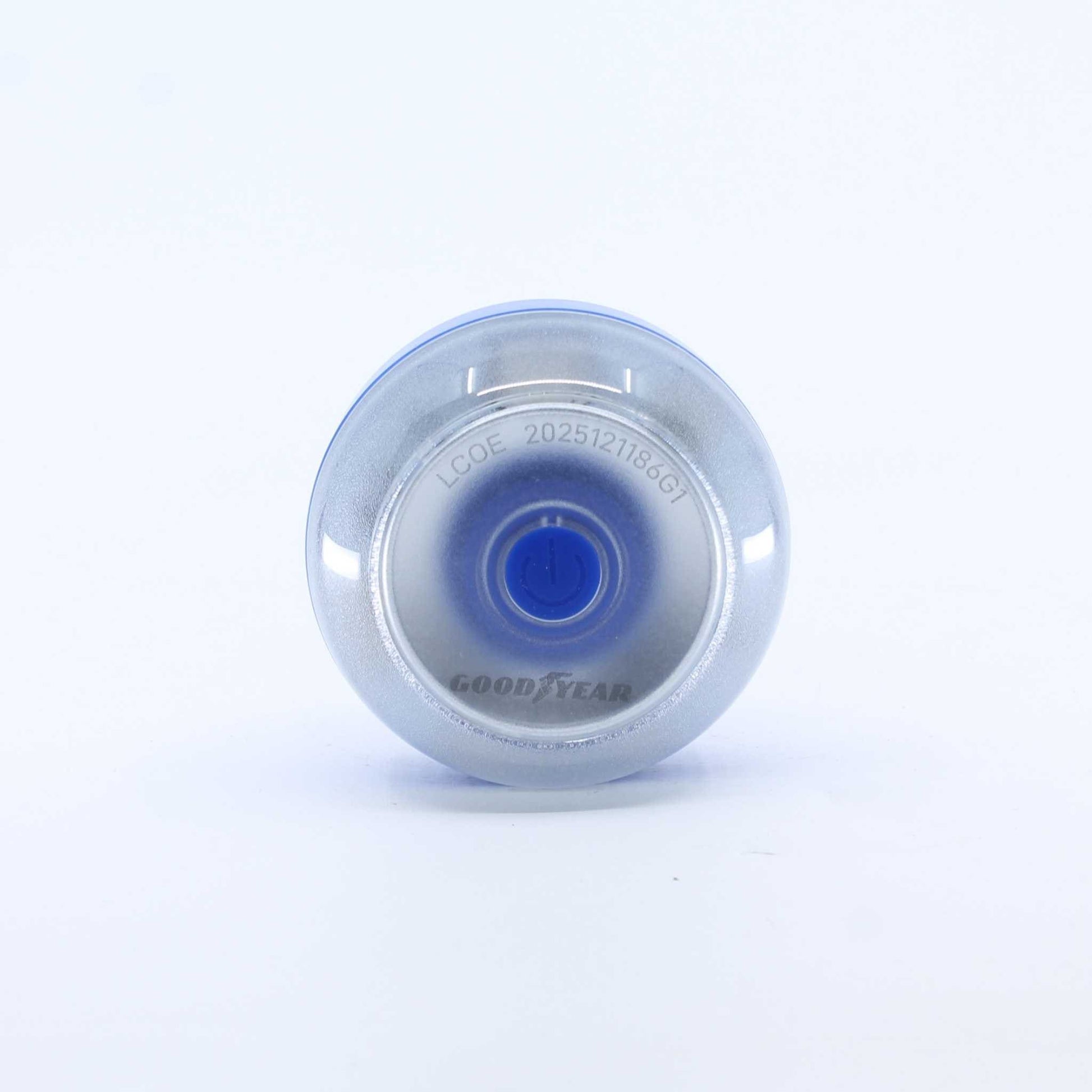 Luz de emergencia V16 Goodyear GY2 homologada. Conectada con DGT 3.0, incluye eSIM con datos, visibilidad 360° y geolocalización integrada.