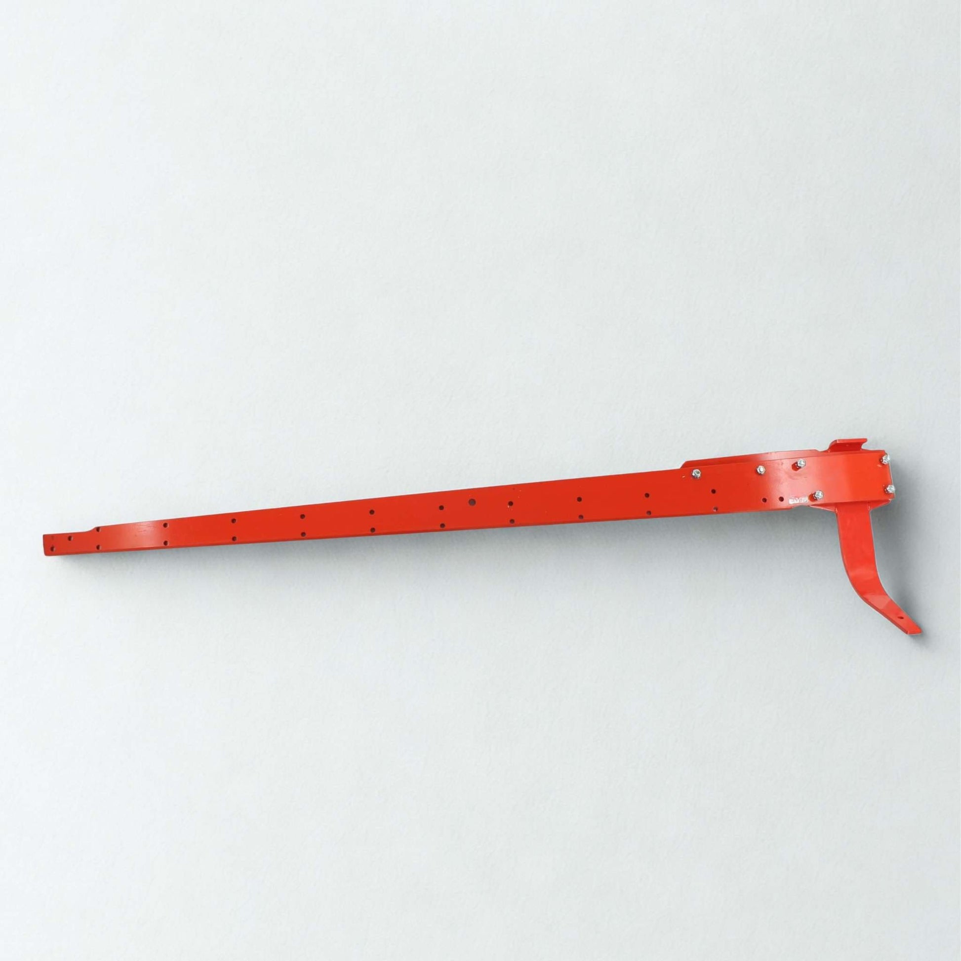 Barra general con refuerzo original Gaspardo ref. 21120315 en posición 30. Brazo estructural de acero rojo perforado con cabeza reforzada para segadora de 1,75 metros.
