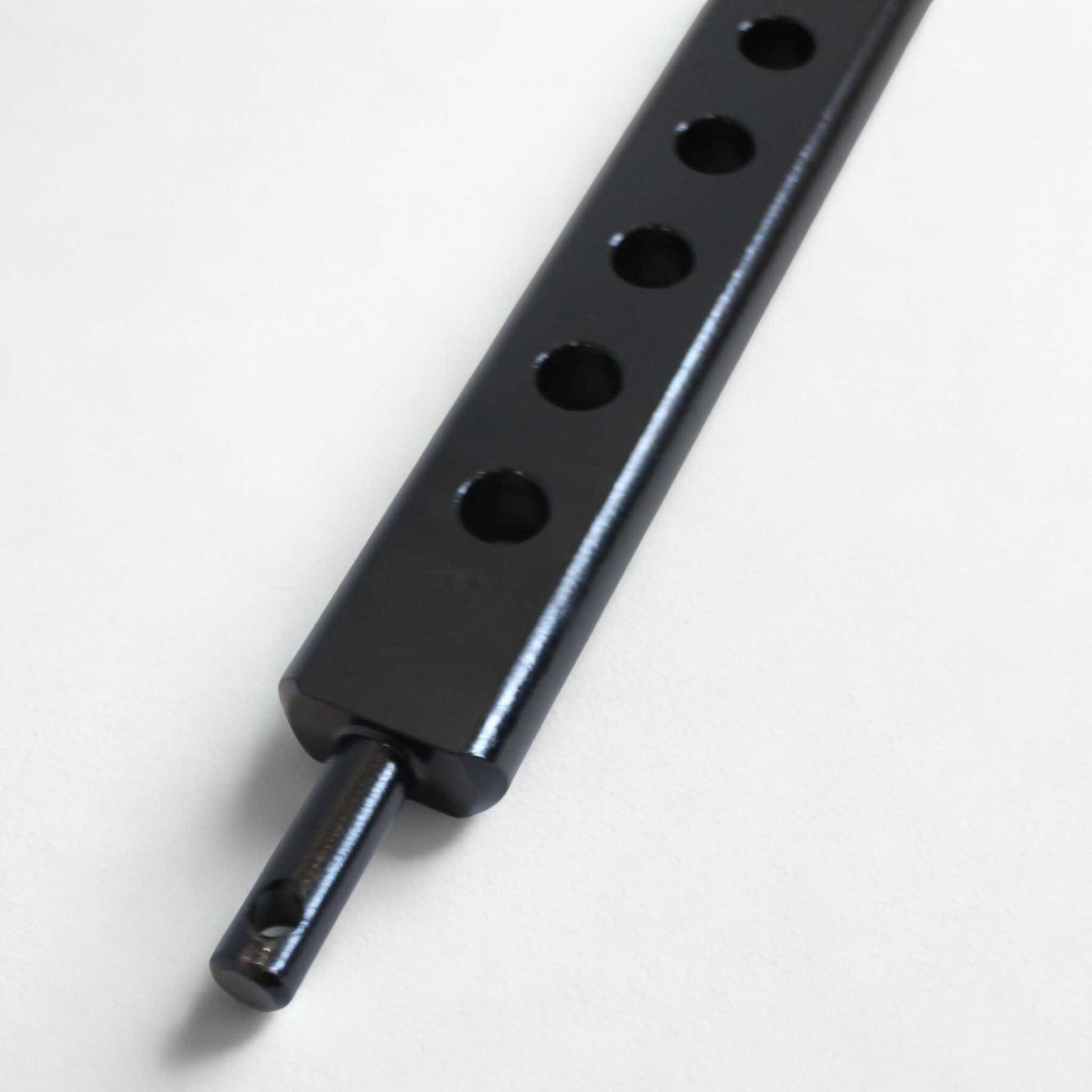 Barra portaaperos reforzada Categoría 1 de 650 mm con 9 agujeros. Ideal para tractores compactos, fruteros y de pequeña potencia.