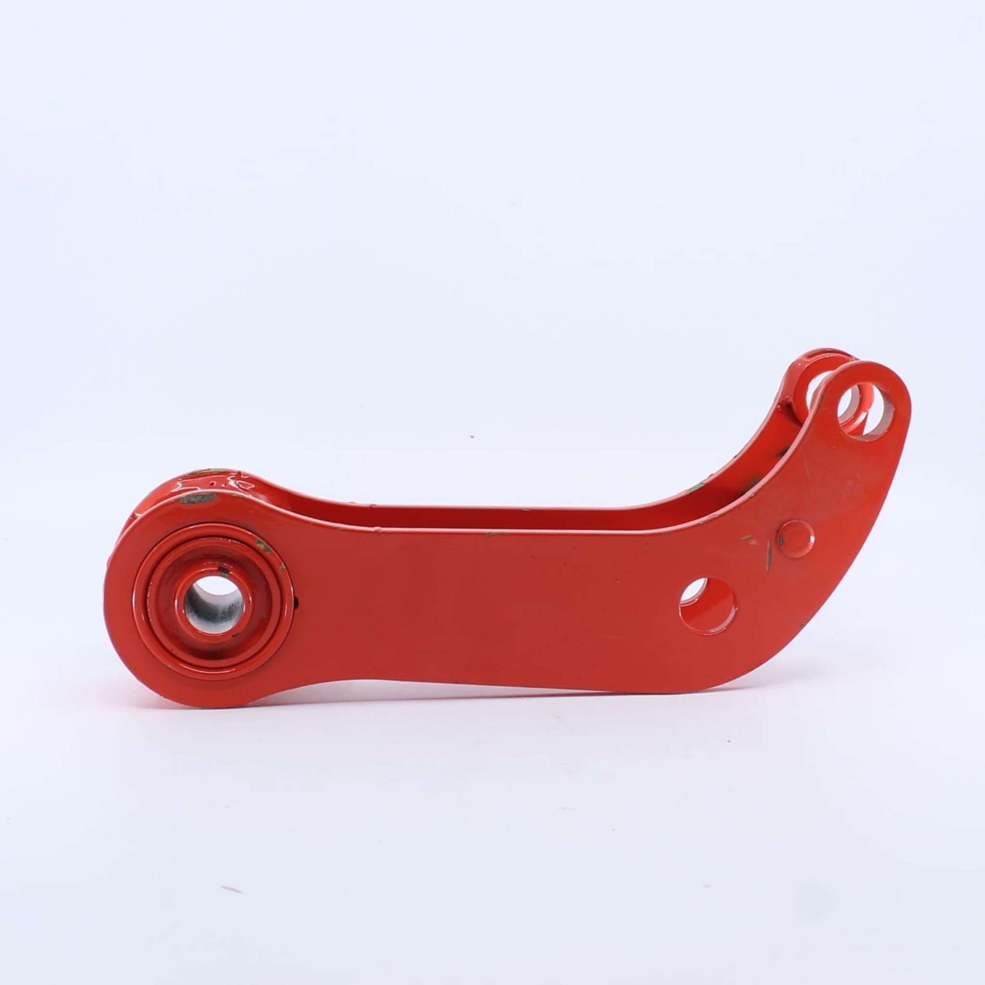 Biela antivibrante original Gaspardo Fiore ref. 12236600 en posición 9 TAV 040. Brazo oscilante de acero rojo con casquillo silentblock para absorber vibraciones.