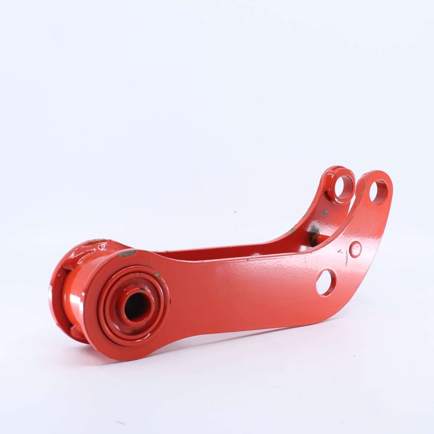 Biela antivibrante original Gaspardo Fiore ref. 12236600 en posición 9 TAV 040. Brazo oscilante de acero rojo con casquillo silentblock para absorber vibraciones.