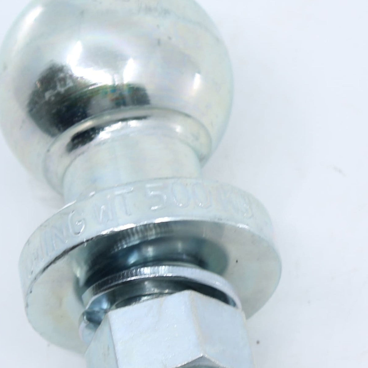 Bola de enganche corta con rosca y tuerca para remolque ligero, quad, cortacéspedes, minitractores y aperos de pequeña escala. Capacidad 500 kg y diámetro 50 mm.
