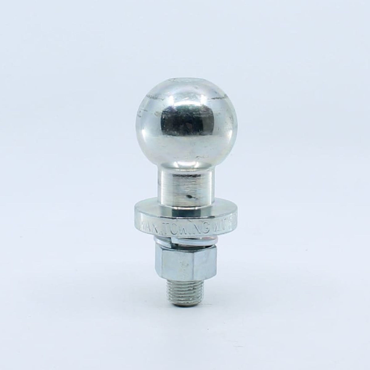 Bola de enganche corta con rosca y tuerca para remolque ligero, quad, cortacéspedes, minitractores y aperos de pequeña escala. Capacidad 500 kg y diámetro 50 mm.