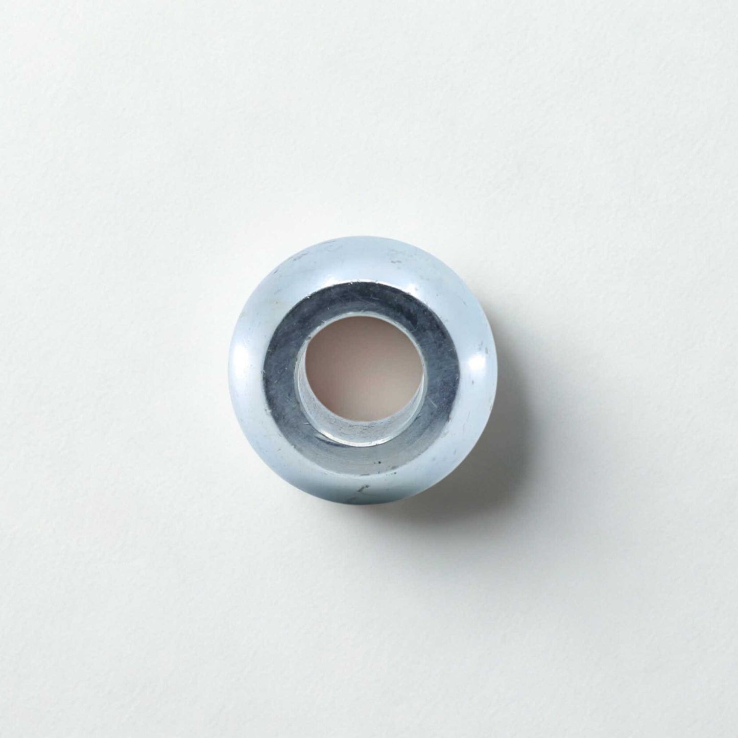 Bola de enganche rápido Categoría 3. Diámetro interior 28 mm, exterior 64 mm y altura 45 mm.