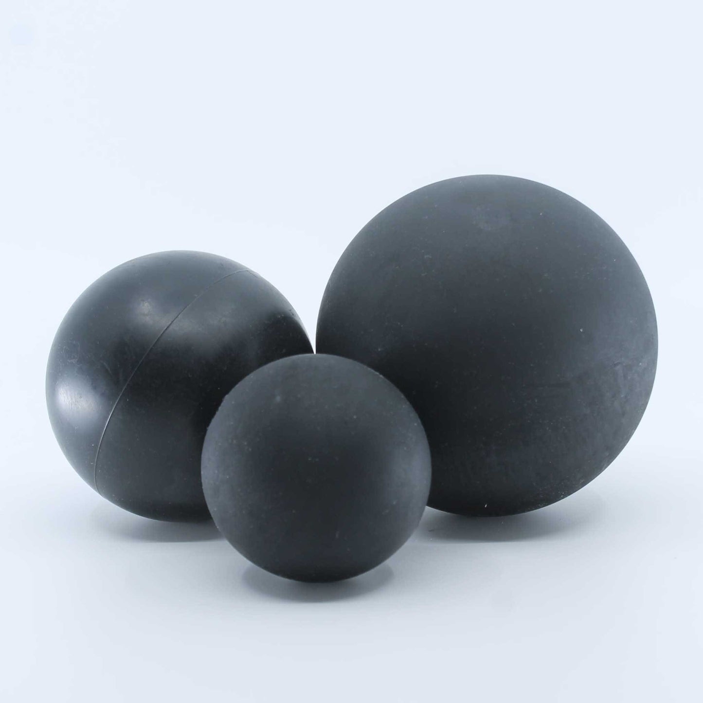 Bola o pelota de goma Riv de 80 mm para válvula de sifón de cisterna de purín. Repuesto de alta resistencia para sistemas de seguridad y vacío.