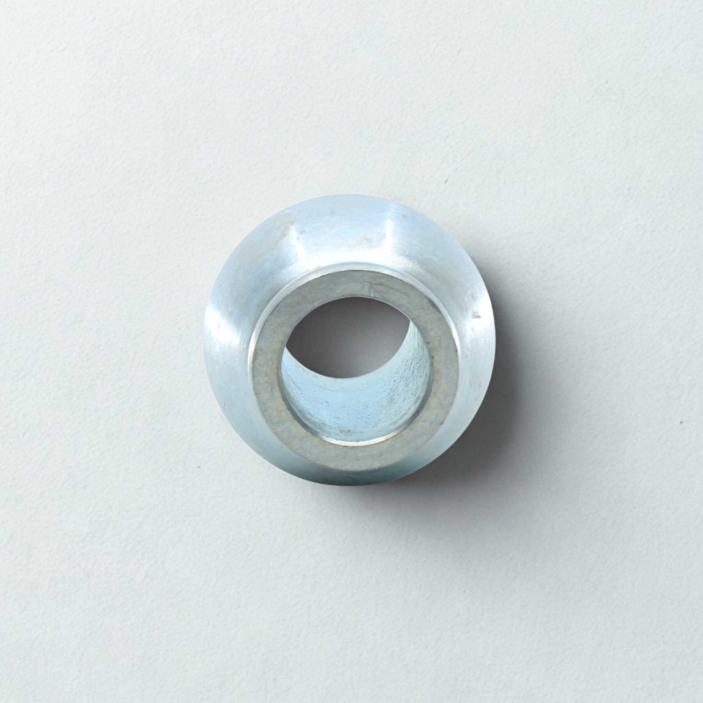 Bola de enganche rápido para tercer punto Categoría 2. Diámetro interior 28,4 mm, exterior 60 mm y altura 50 mm.
