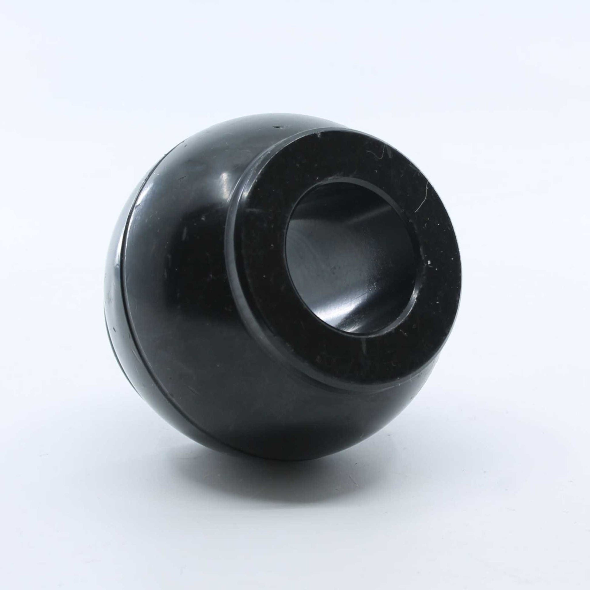 Bola de enganche rápido para tercer punto Categoría 4. Diámetro interior 32 mm, exterior 78 mm y altura 63 mm.