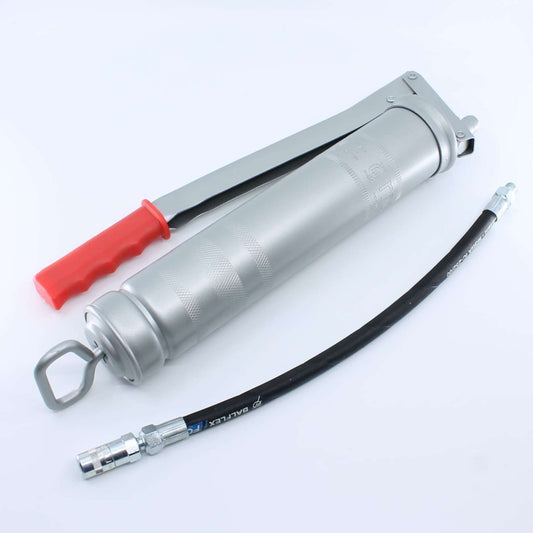 Pistola de engrase manual Mato de 500 cc para cartuchos o grasa a granel. Incluye latiguillo flexible de alta presión y boquilla de 4 garras (grapas).