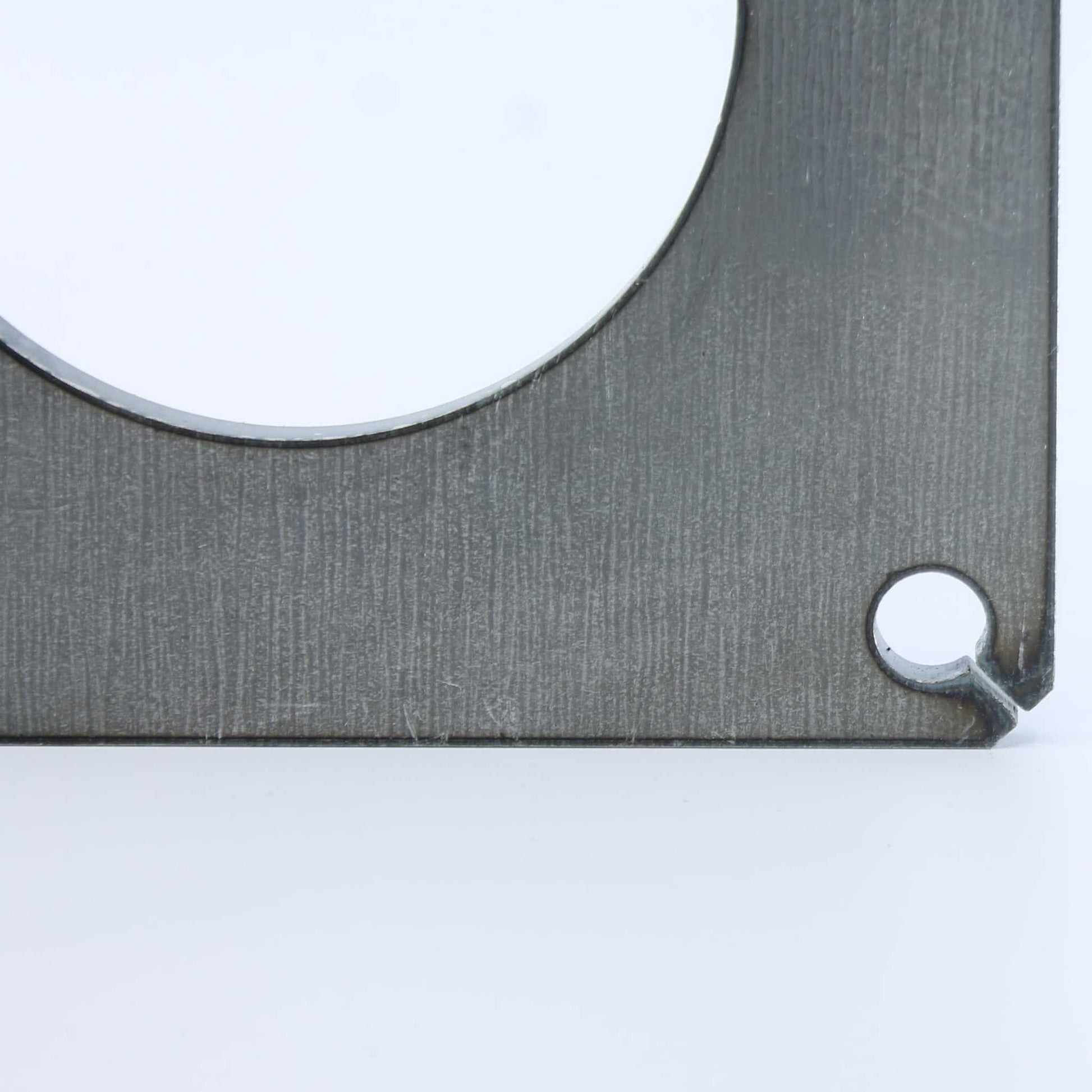 Brida cuadrada de hierro de la marca Riv para tajaderas o compuertas de 100 mm (4 pulgadas).