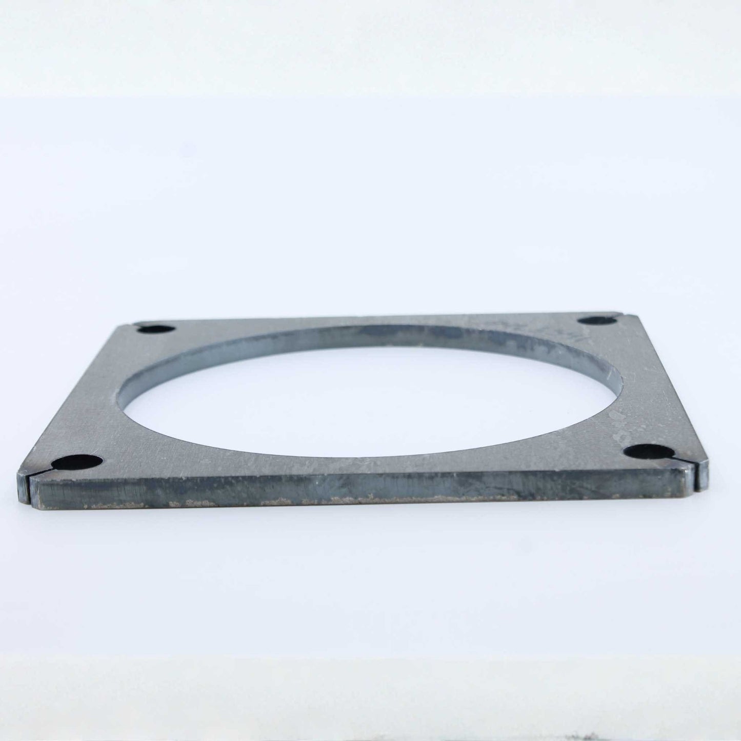 Brida cuadrada de hierro de la marca Riv para tajaderas o compuertas de 150 mm (6 pulgadas).