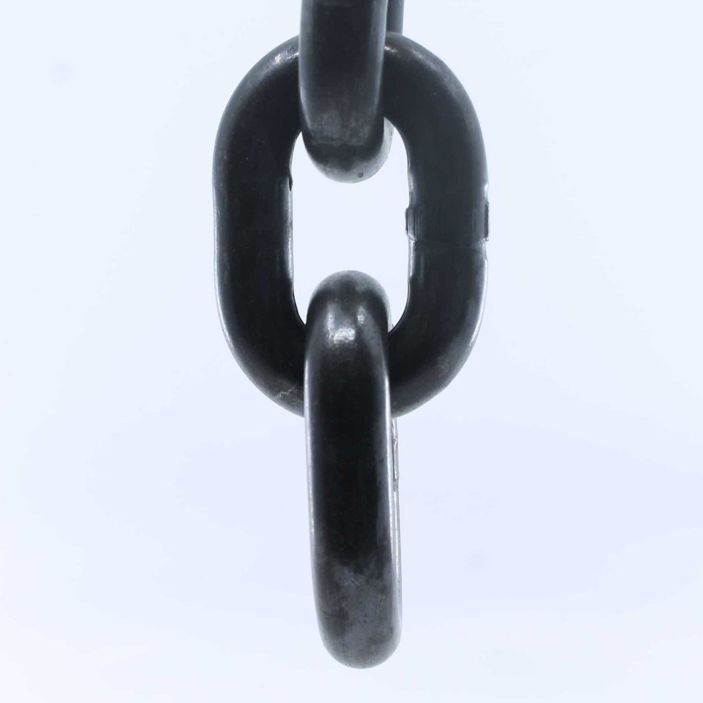 Cadena de acero de alta resistencia, Grado 80 (G80), con un diámetro de 20 mm, diseñada para desbrozadoras y maquinaria agrícola pesada.
