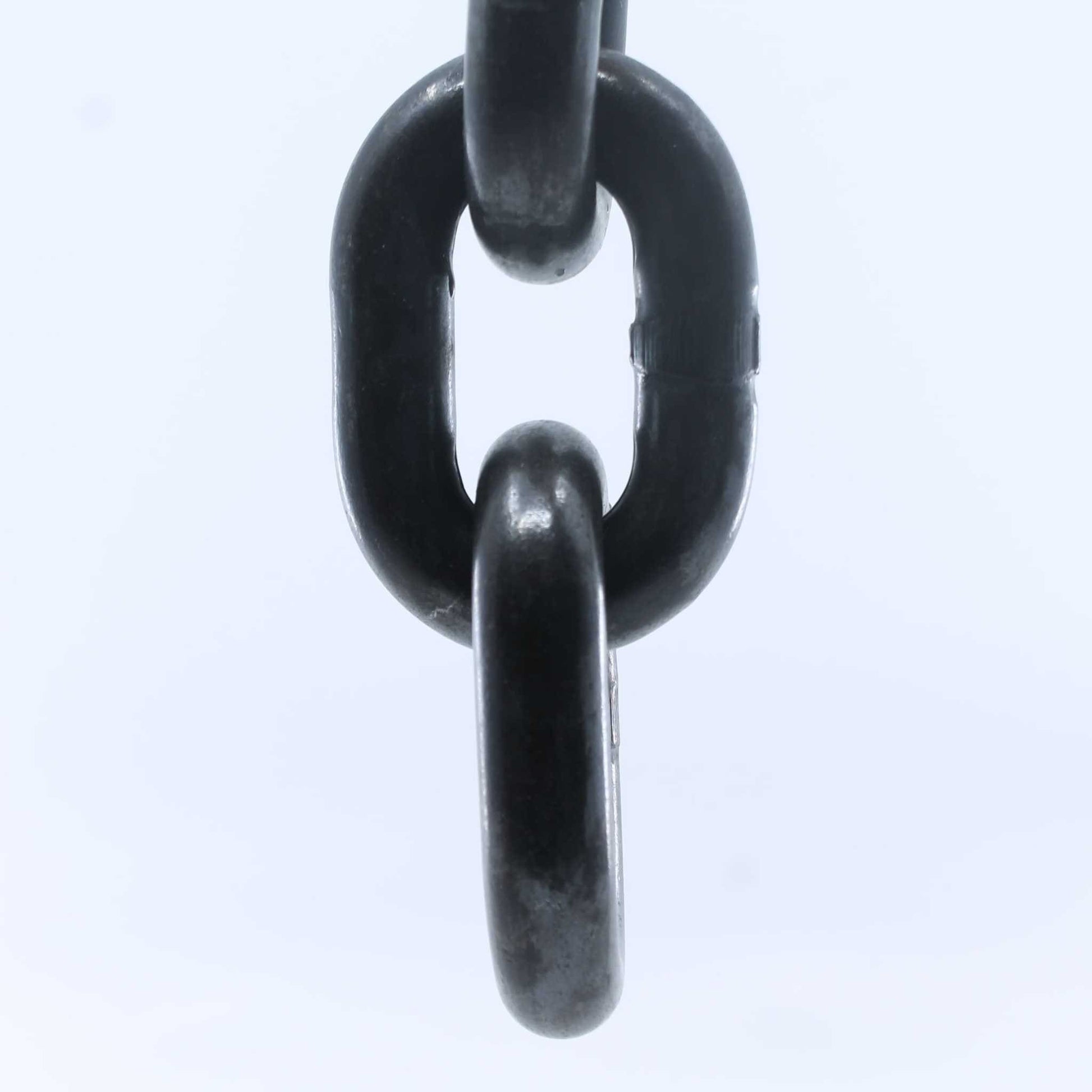 Cadena de acero de alta resistencia, Grado 80 (G80), con un diámetro de 20 mm, diseñada para desbrozadoras y maquinaria agrícola pesada.