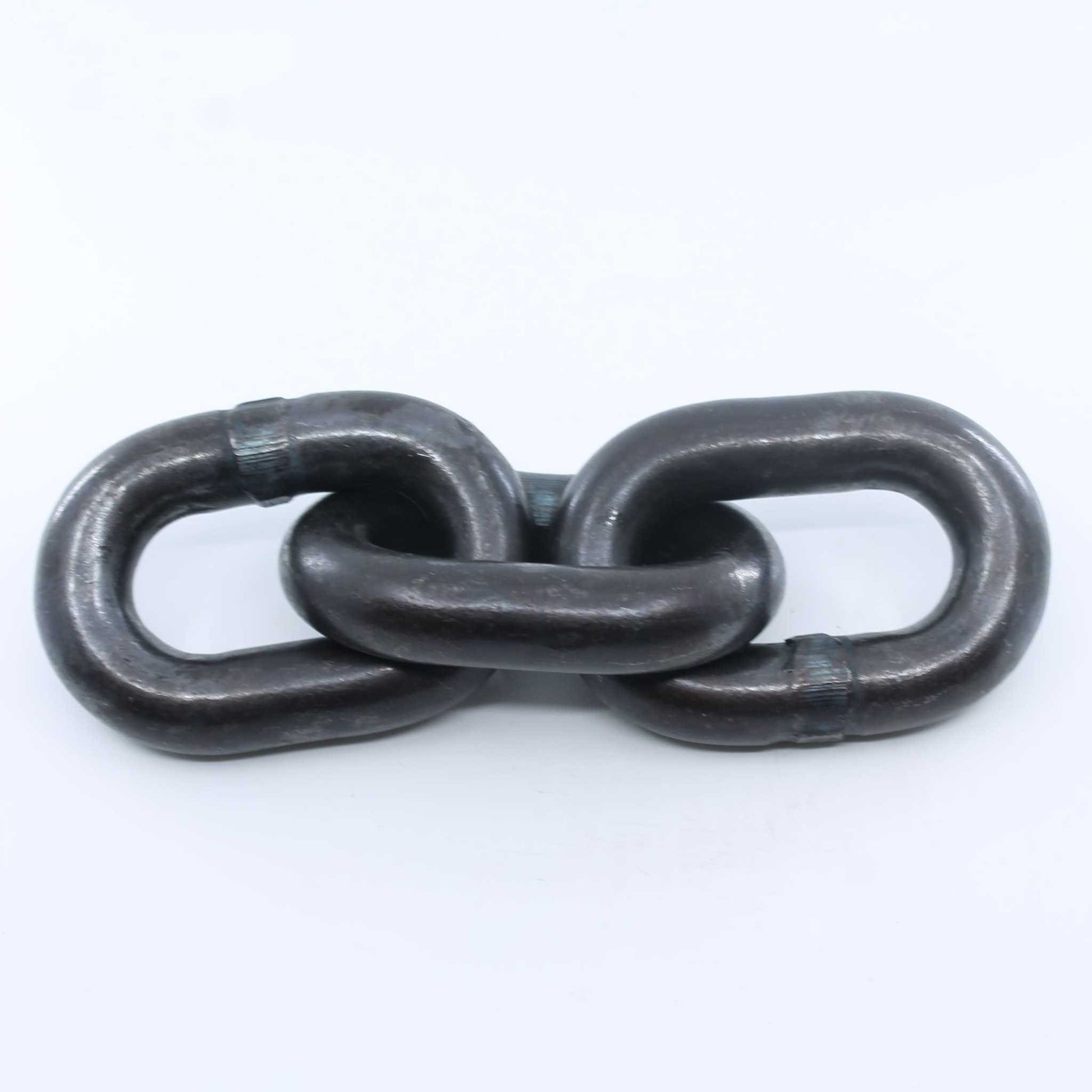 Cadena de acero de alta resistencia, Grado 80 (G80), con un diámetro de 20 mm, diseñada para desbrozadoras y maquinaria agrícola pesada.