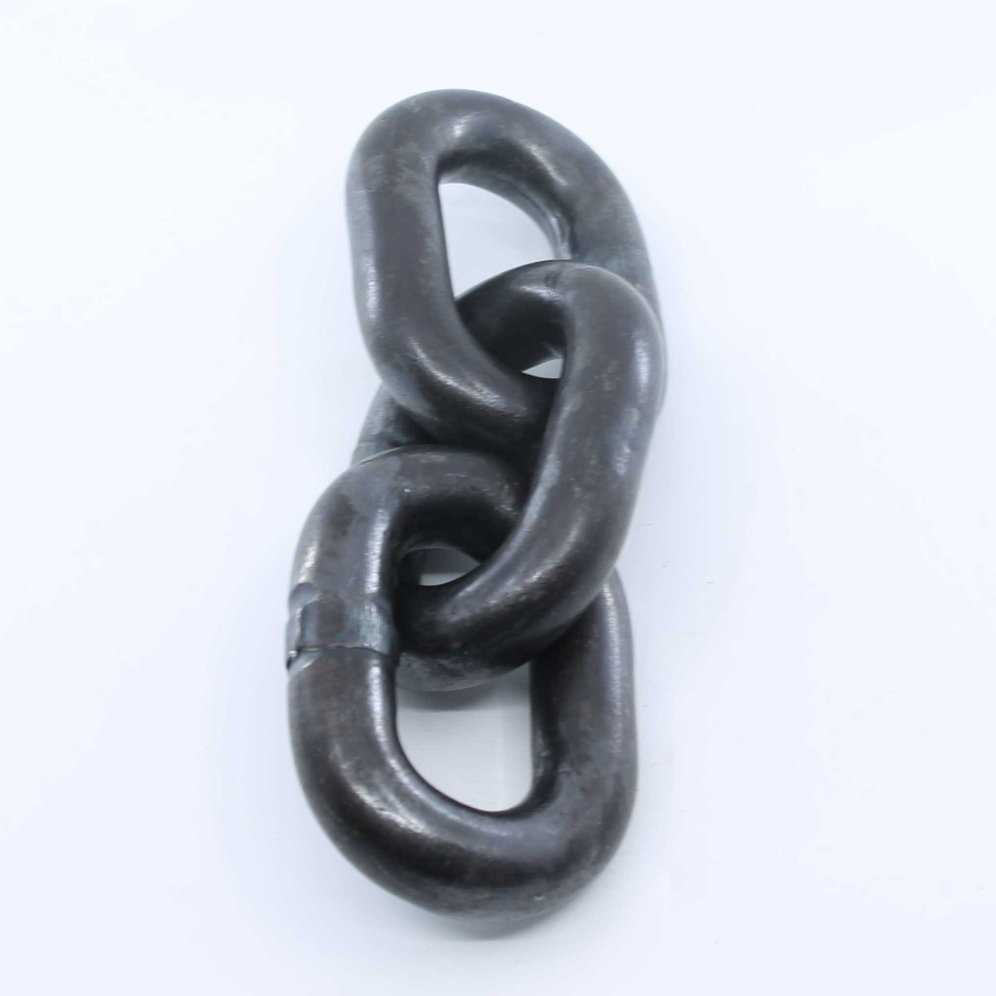 Cadena de acero de alta resistencia, Grado 80 (G80), con un diámetro de 20 mm, diseñada para desbrozadoras y maquinaria agrícola pesada.