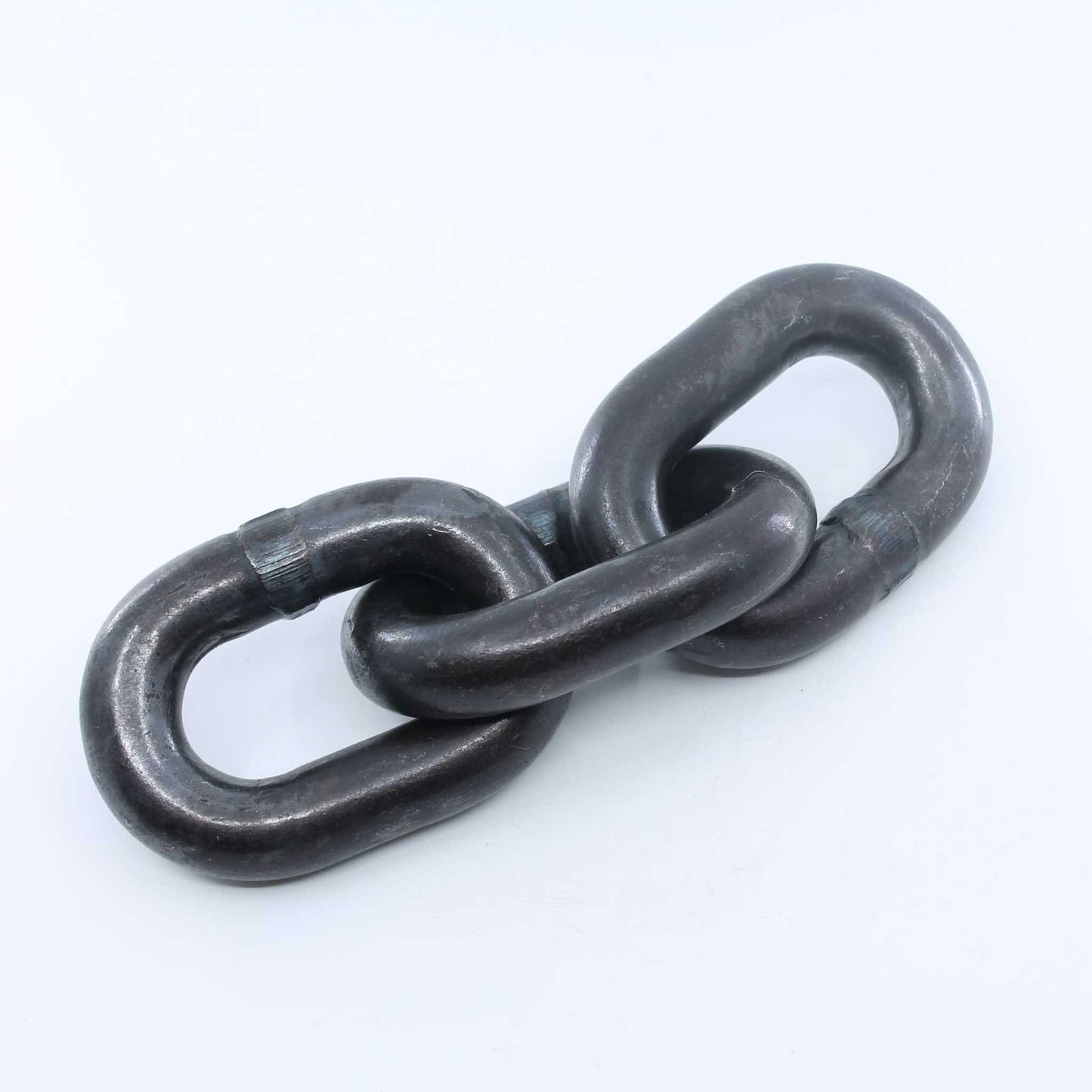 Cadena de acero de alta resistencia, Grado 80 (G80), con un diámetro de 20 mm, diseñada para desbrozadoras y maquinaria agrícola pesada.