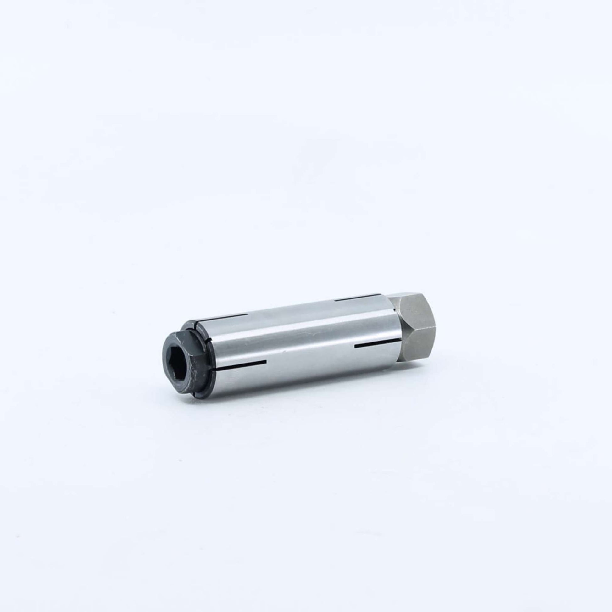 Kit de casquillo de expansión ranurado con tornillo de cabeza cónica y tuerca original Gaspardo para fijación de barra de corte en posiciones 43, 44 y 45. Referencia 21120156.
