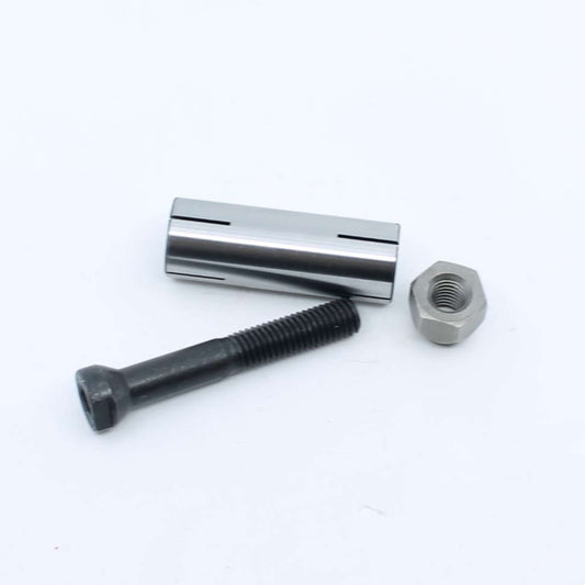 Kit de casquillo de expansión ranurado con tornillo de cabeza cónica y tuerca original Gaspardo para fijación de barra de corte en posiciones 43, 44 y 45. Referencia 21120156.
