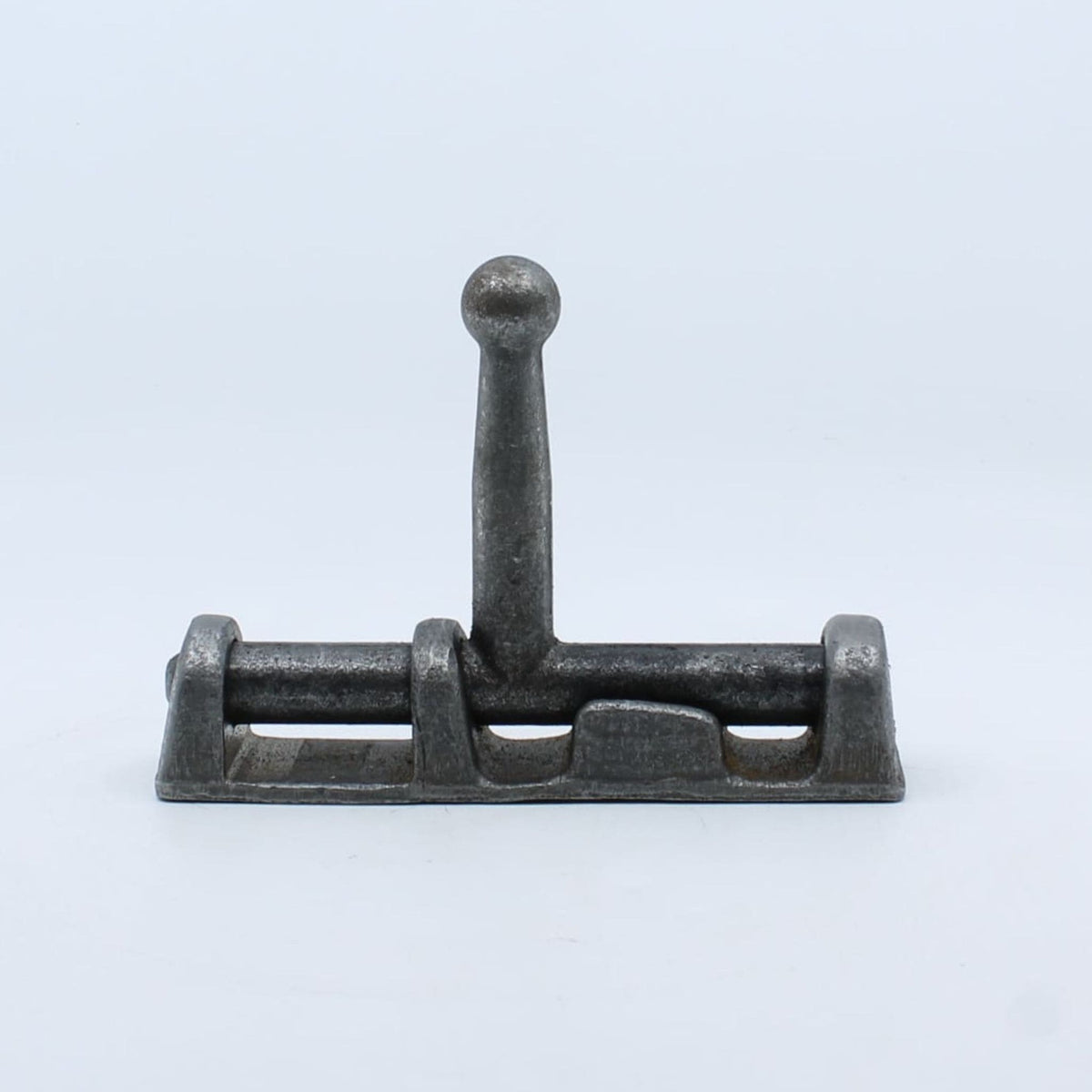 Cerrojo forjado para soldar con pasador de 19 mm y base de 172 x 41 mm para remolque.
