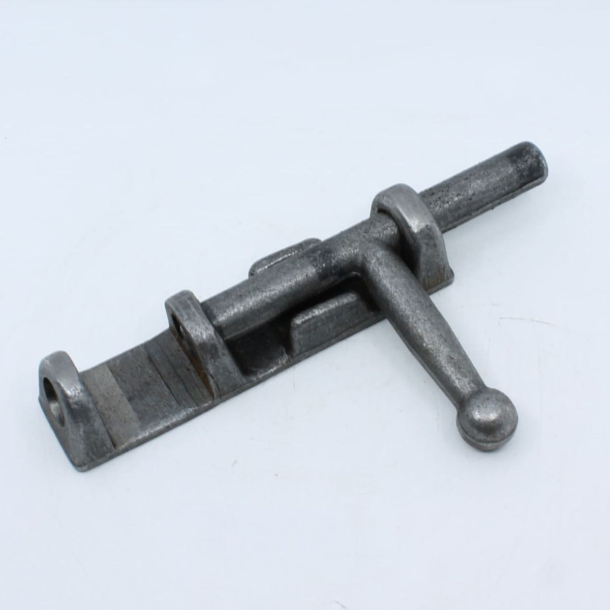 Cerrojo forjado para soldar con pasador de 19 mm y base de 172 x 41 mm para remolque.
